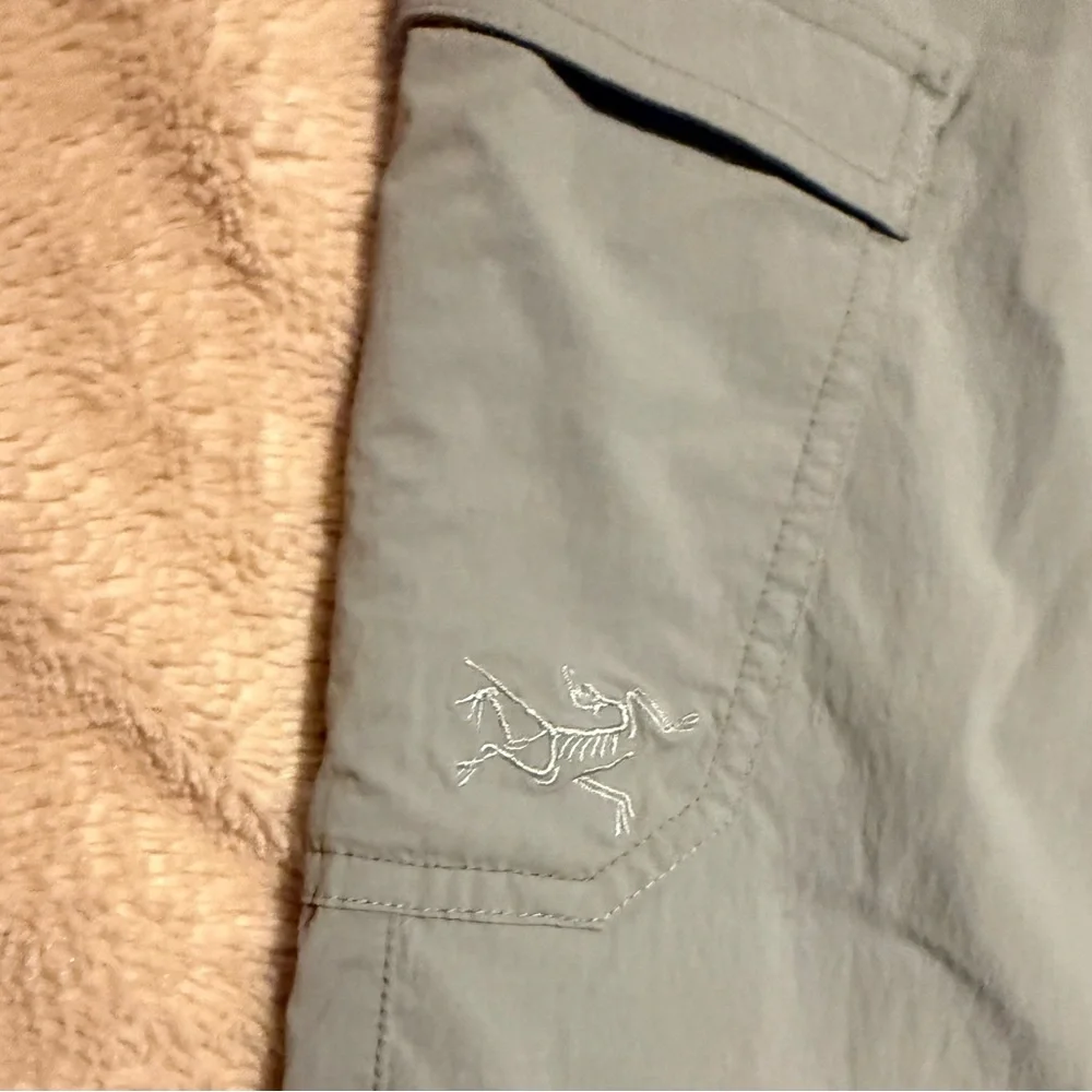 EUC Arc’teryx Light Women's Cargo Shorts - size 6 - Picture 8 of 10